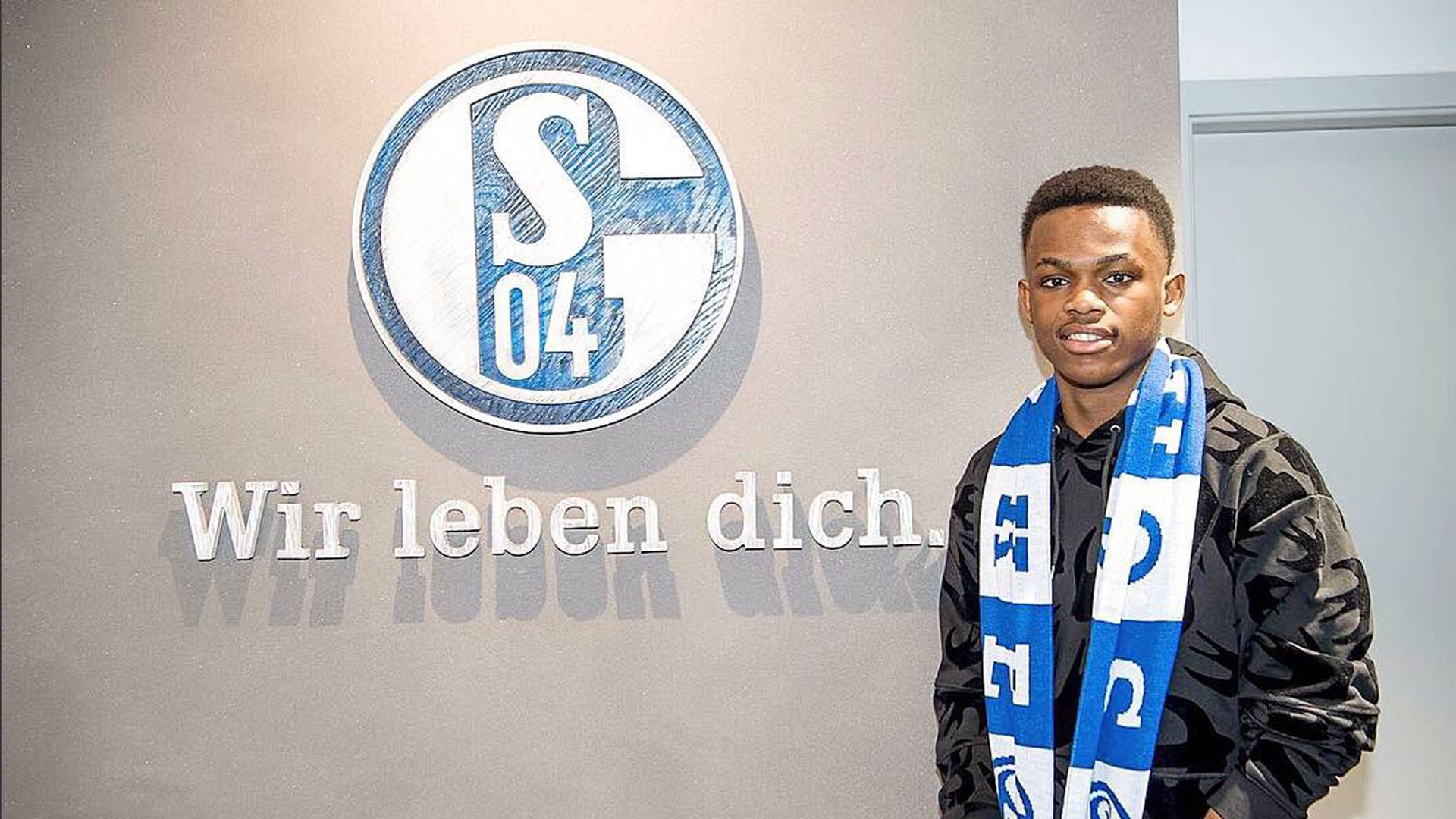 展现了他顶 展现了他顶