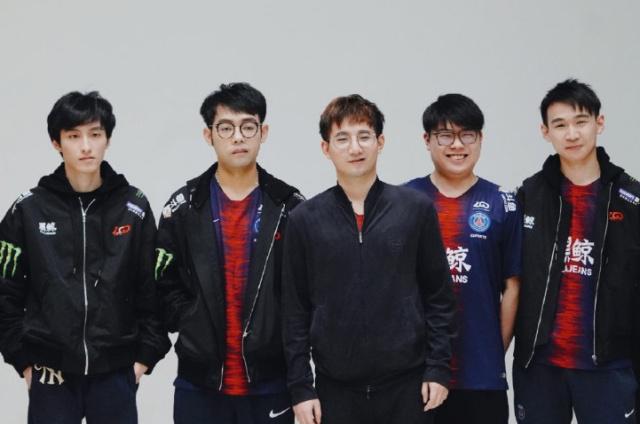 但他们始终 但他们始终